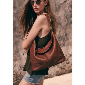 🌻Gorgeous Frye Cara Hobo In Cognac🌻